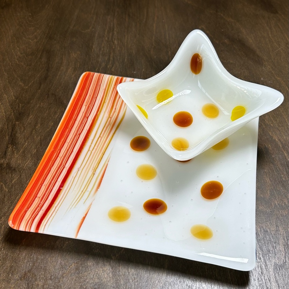 Beautiful Glass Retro Inspired Serving Set